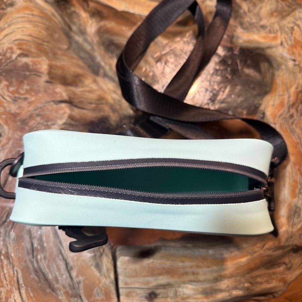 TOADFISH WATERPROOF SLING Fanny Pack - Picture 10 of 10